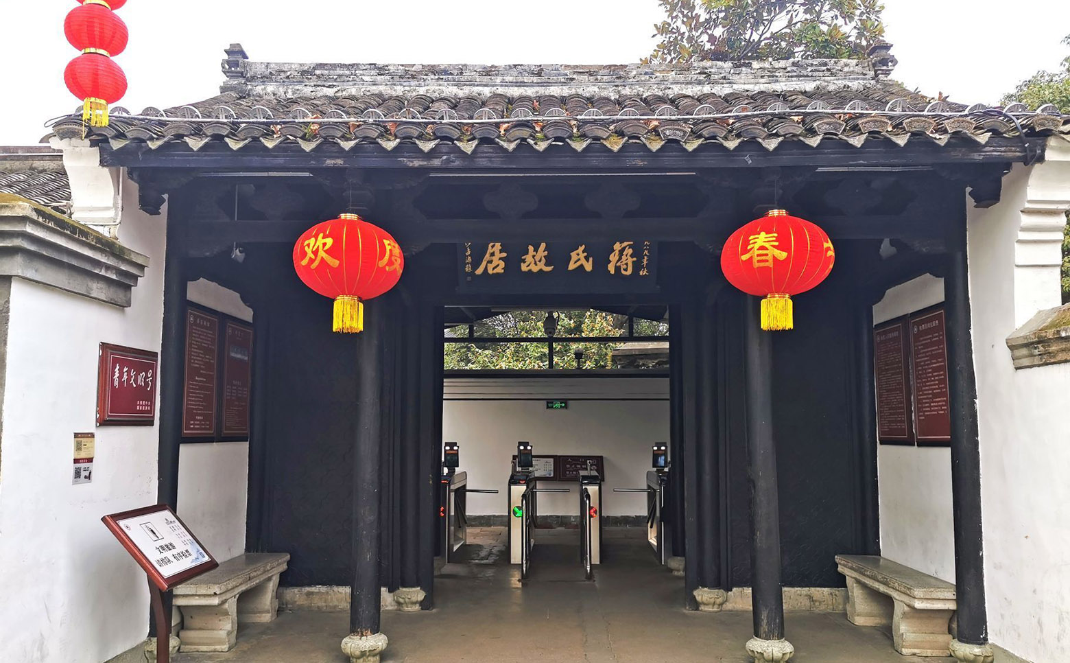 宁波红木牌匾定制：寺庙宗祠,园林景观,创意招牌,抱柱对联